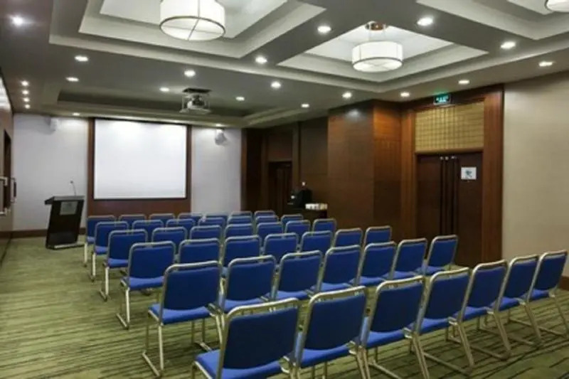 Holiday Inn Central Plaza