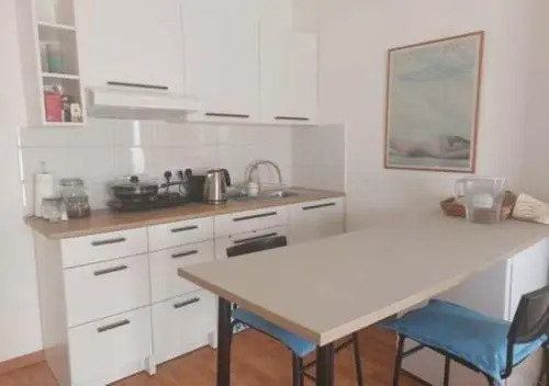 Studio Room Ensuite by the Beach, Entire Independent Unit