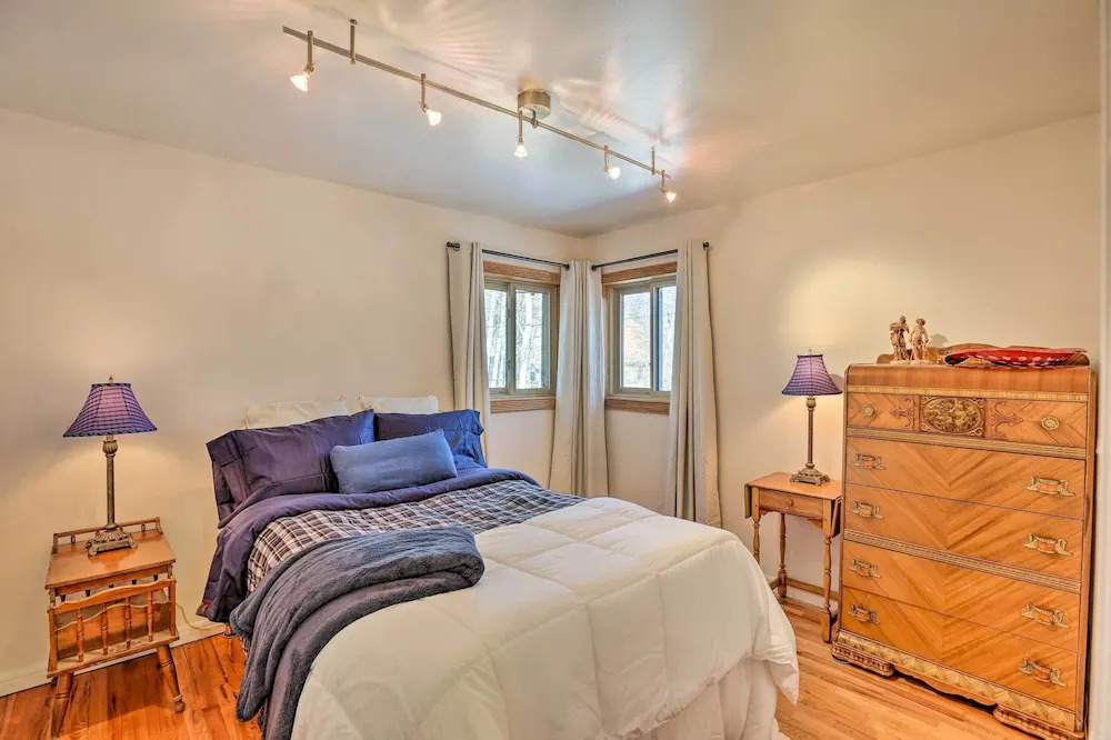 5 Mi to Dtwn Denver: Peaceful Lakewood Home