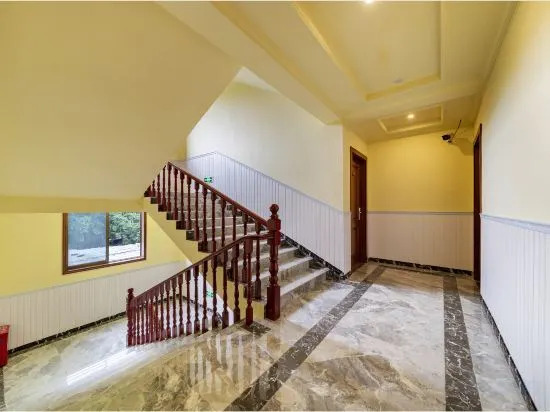 Bai Yu Ting Shan Zhu Hotel