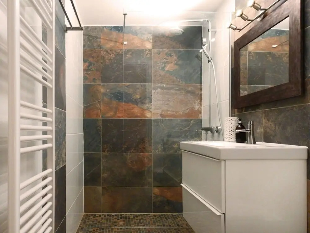 Ferm6 - 6-6p-5chbres-3sdb-120m?-10 / 12pers-valloire