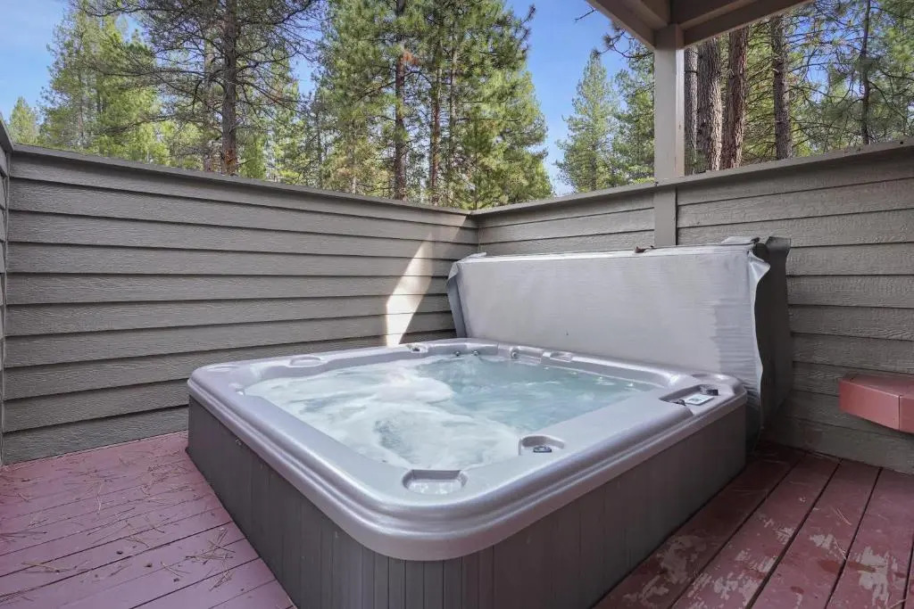3 Tumalo-AC-Hot Tub-4BR/3BA