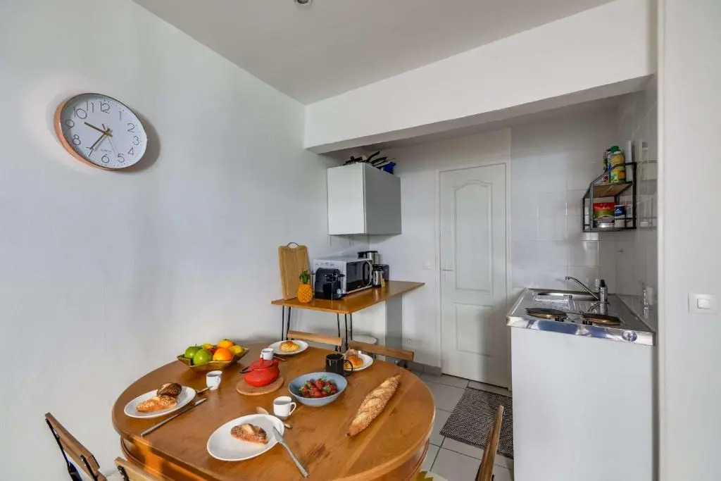 Charming Flat - 6 Mins to Gare Du Nord Metro
