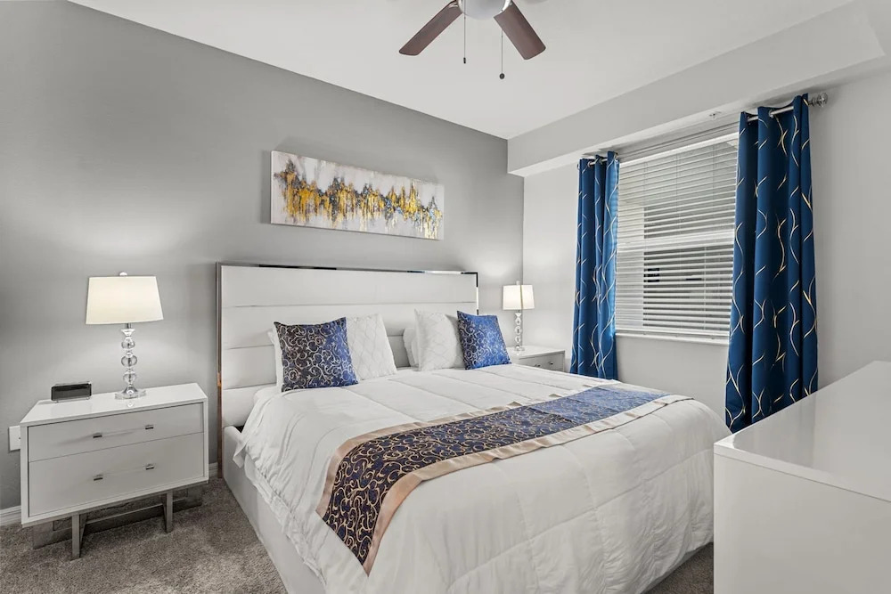 Cozy Stylish 2BR Condo Prime Storey Lake Spot