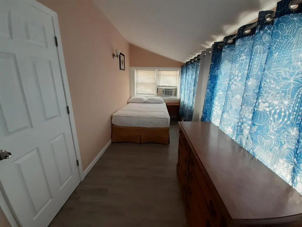 Atlantic Breeze Motel & Apartments