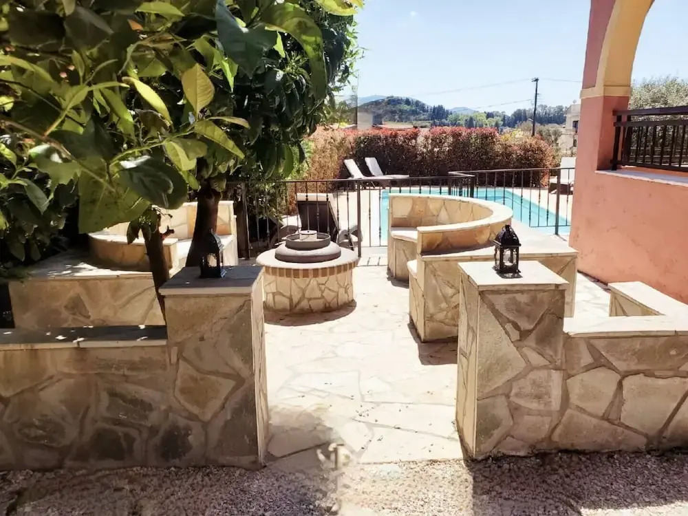 The Four Seasons House City Villa with Pool