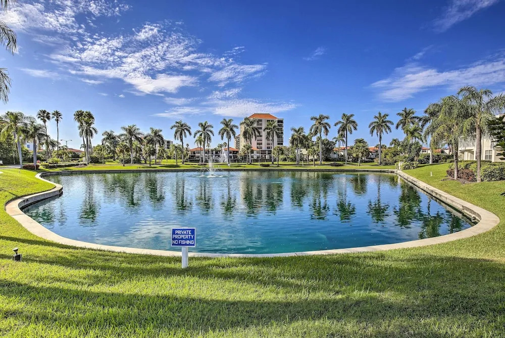 St Pete Condo w/ Heated Pool - 3 Miles to Beach!