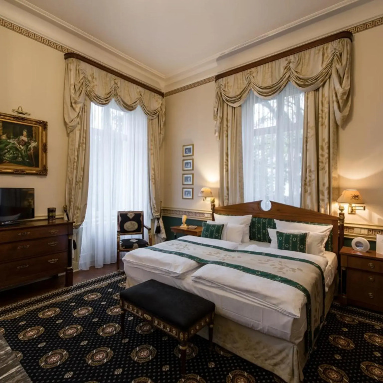 Hotel Belle Epoque