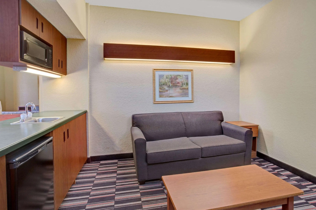 Microtel Inn & Suites by Wyndham Bushnell