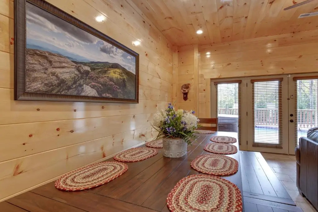 Smoky Mountain Splash, 6 Bedroom, Private Pool, WiFi, Pool Table, Sleeps 18