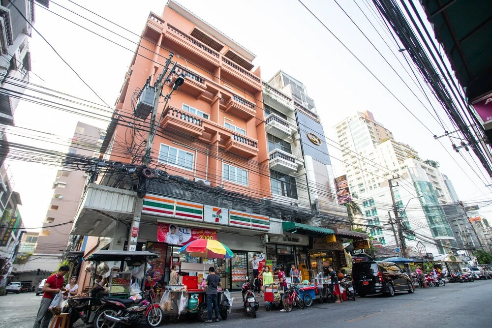Ink 18/2 Hostel (Sukhumvit  22)