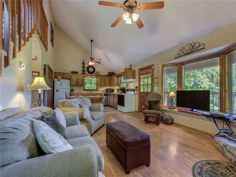 Between Here and There 2 Bedroom Home with Hot Tub
