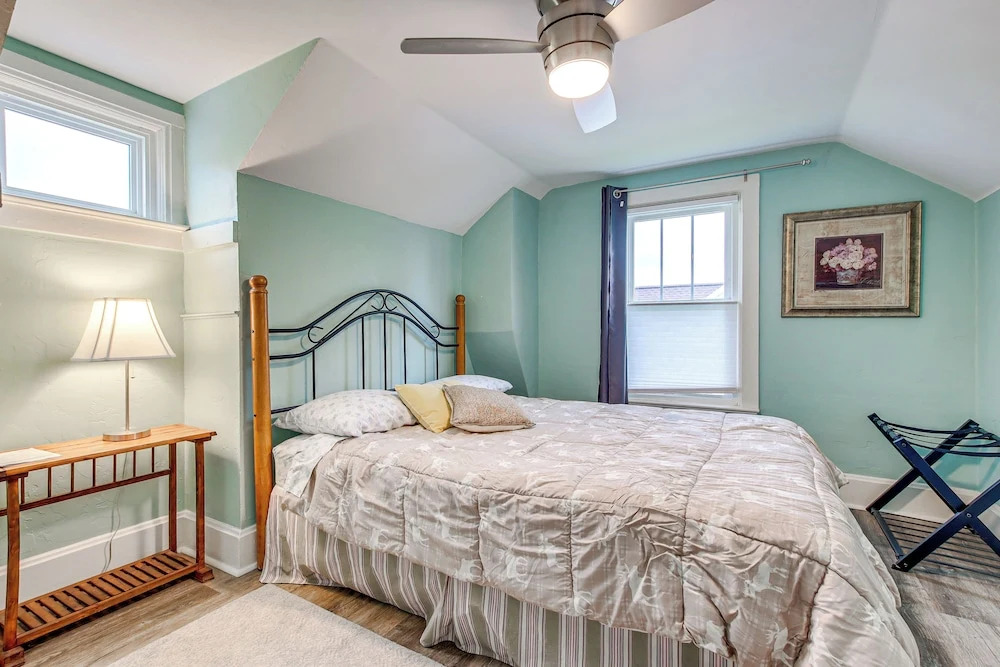 Lavish House w/ Patio - 2 Blocks to Green Lake!