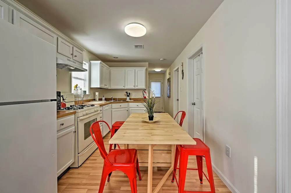 Charming Cottage - Steps to Point Pleasant Beach!