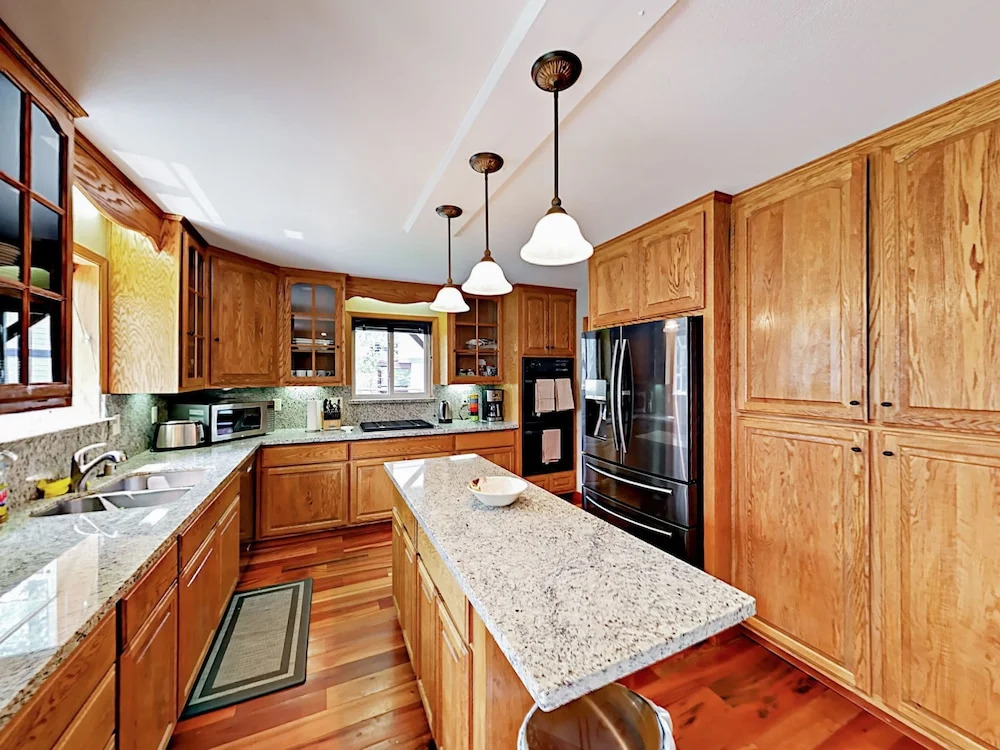 1985 Toppewetah St Home 4 Bedrooms 3 Bathrooms Home