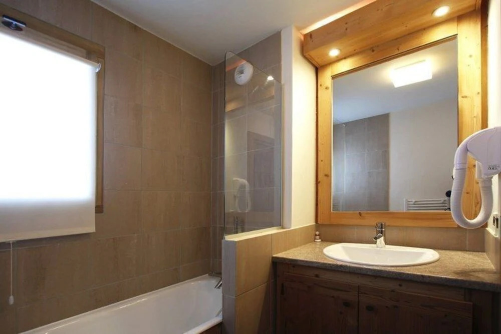 Spacious Apartment in Les Deux-alpes Near Ski Area