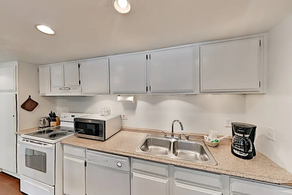 Walkable Corner Unit w/ Pool, Hot Tub & Tennis condo