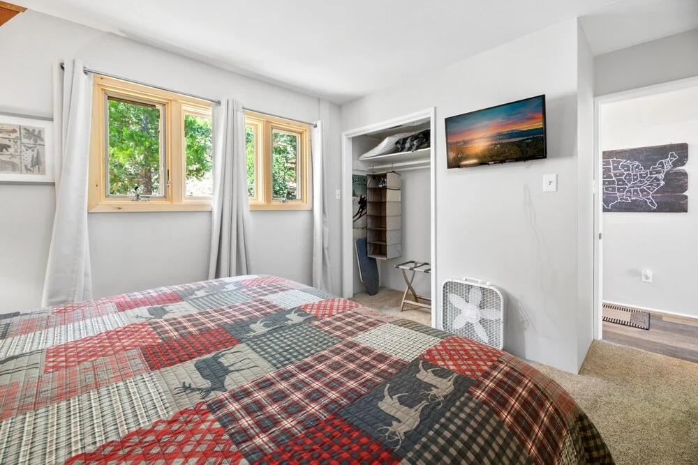 Moonlight Shores Lakefront - 2br/1ba/ Beautiful Lakefront Cabin/smart Tvs/hot Tub/wifi 2 Bedroom Cabin