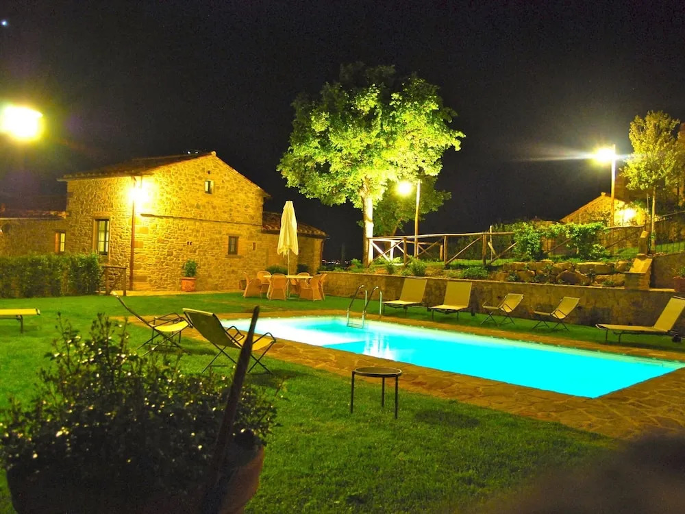 Luxury pool villa in Cortona