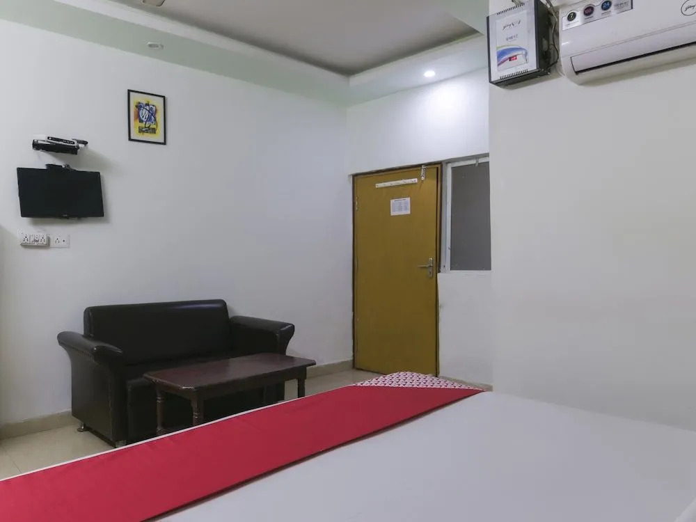 Oyo 4472 Hotel Chandra Deep