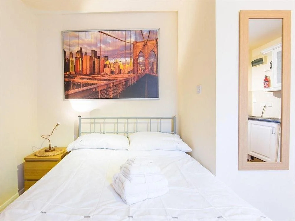 GoldersGreen Apartments by Sleepy