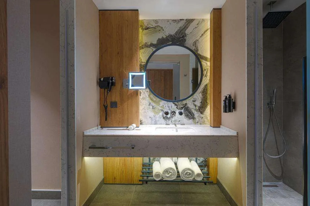Azura World Hotel