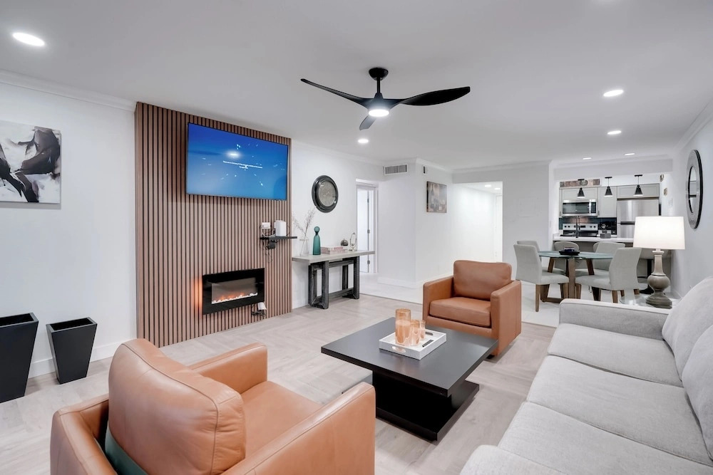 Old Town Oasis! Modern Unit w/ Resort-style Pool