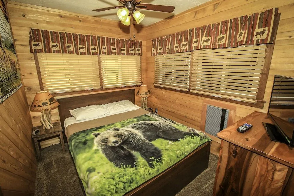 Our Mountain Hideaway - 2 Br home by RedAwning