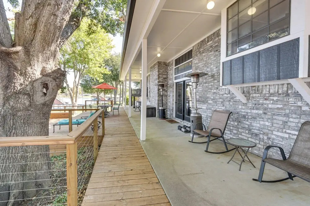 Waterfront Family Home on Cedar Creek Reservoir