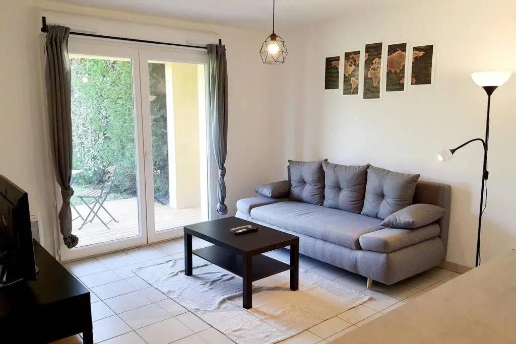 Charmant appartement avec terrasse et jardin au calme Proche Bus Métro