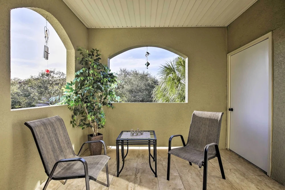 Modern Condo w/ Pool: 4 Mi to Clearwater Beach!