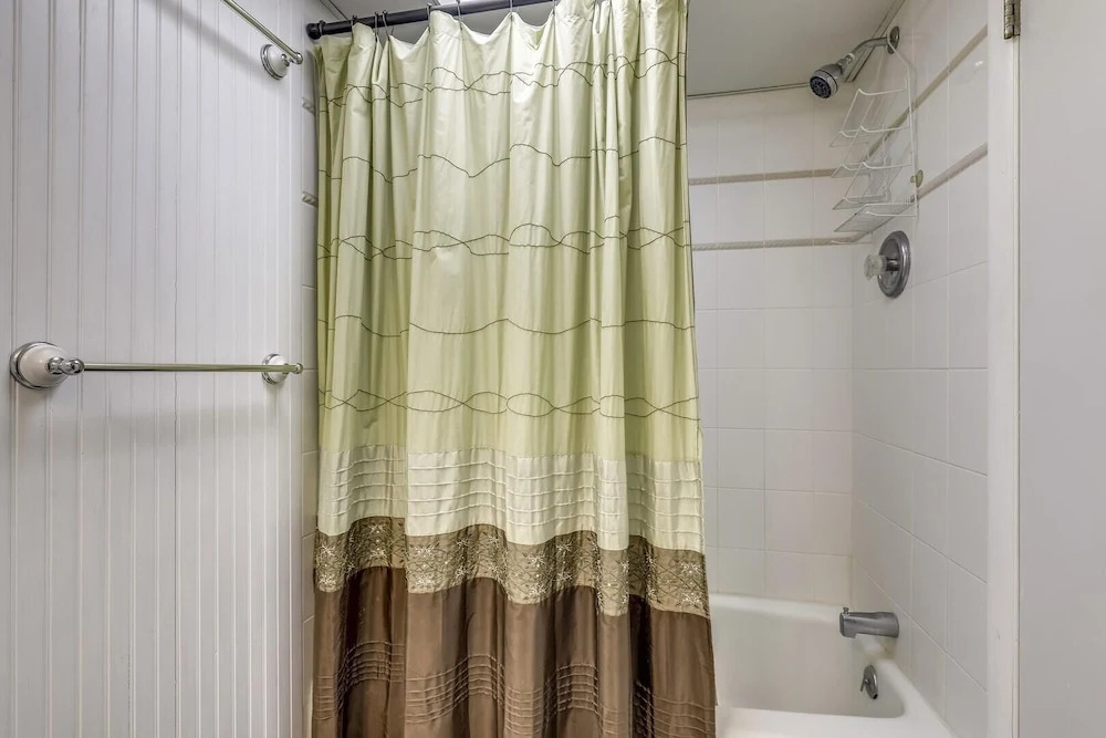 Bimini 107 2 Bedroom Condo by RedAwning