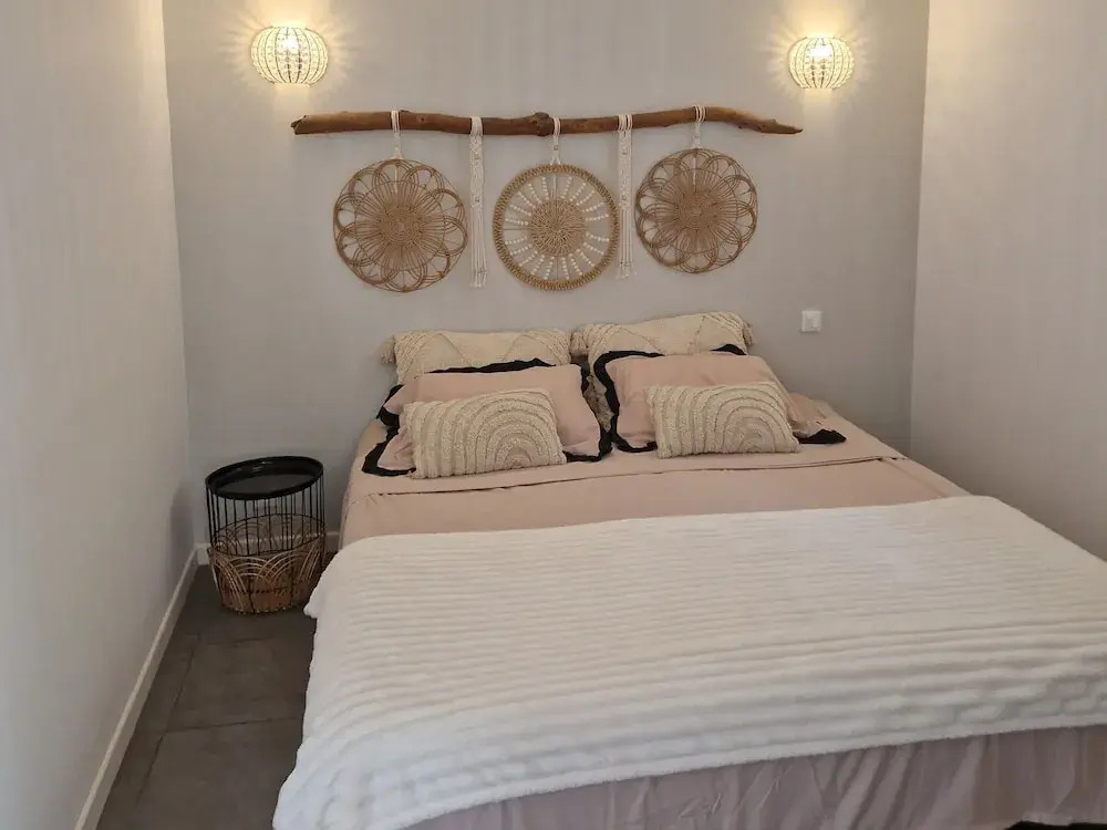 Apartment With Swimming Pool, Wifi