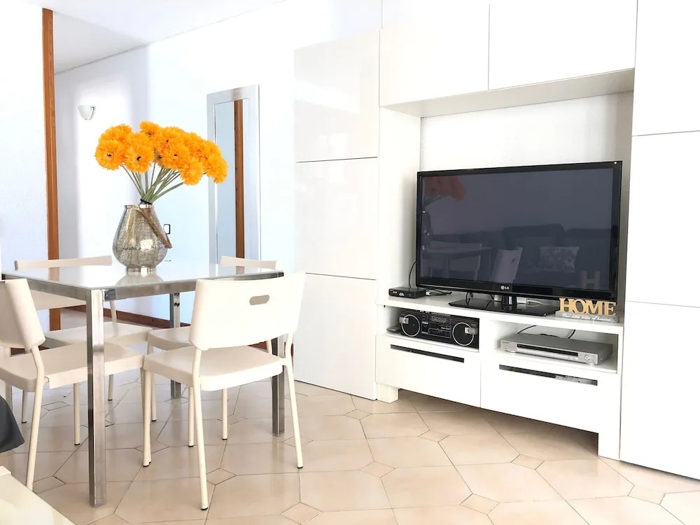 T&H Novelty 415 Family Apartment