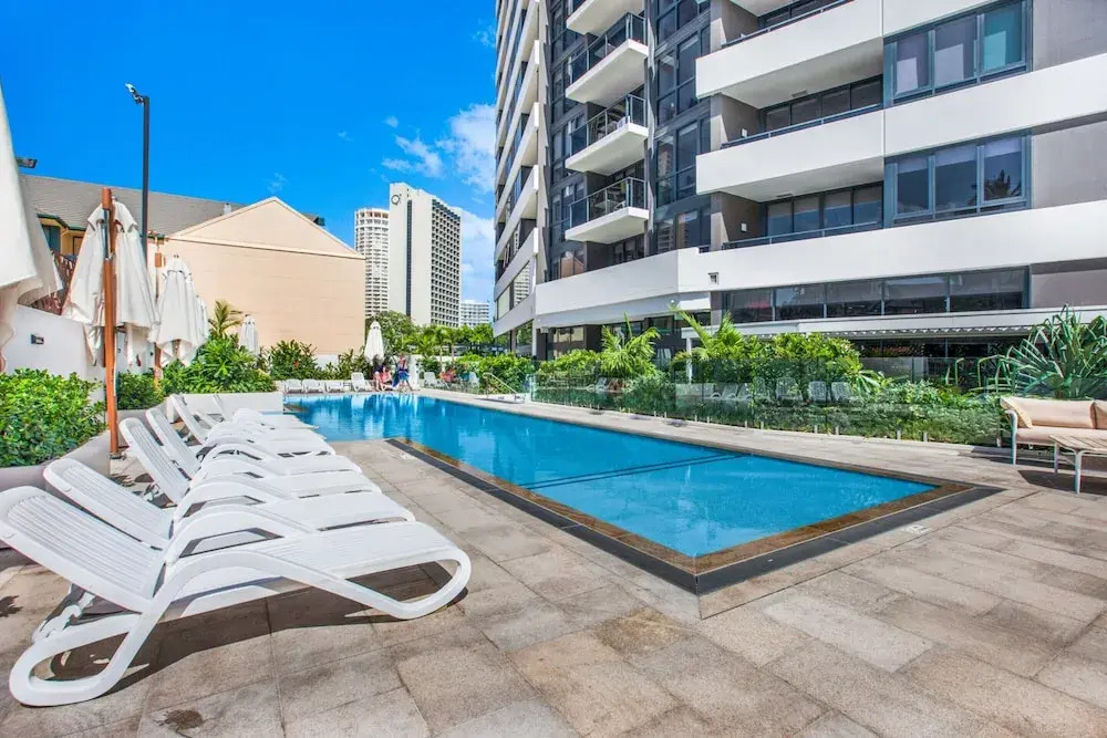 Surfers Paradise 1-bed With Stunning Views & Pool