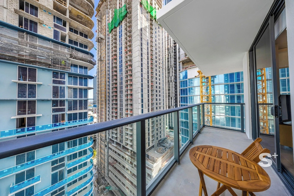 Modern Condo in DTW Miami - Pool & Gym