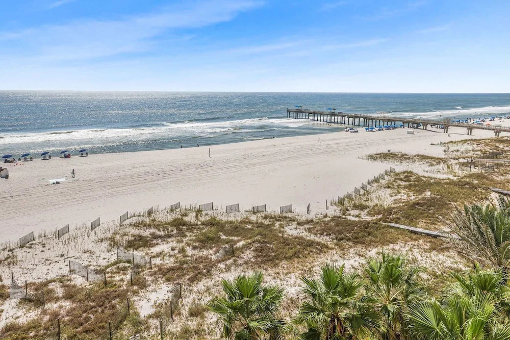 Admirals Quarters 806- Luxury Beachfront 8th fl