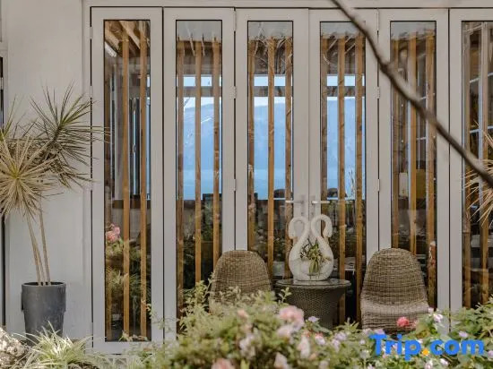 YZL Seaview Garden Vacation Hotel