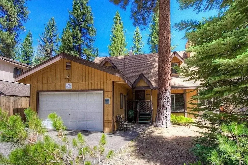 Bambi's Bunkhouse 3 Bedroom Home by RedAwning