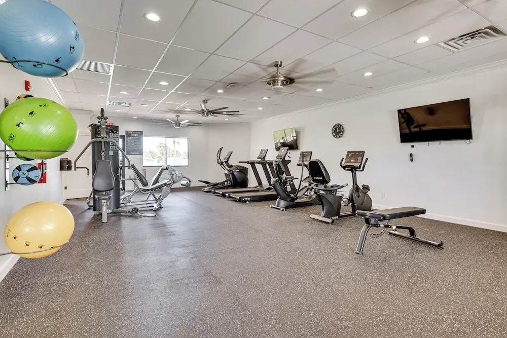 4 Mi to Fort Myers Beach: Home w/ Resort Perks!