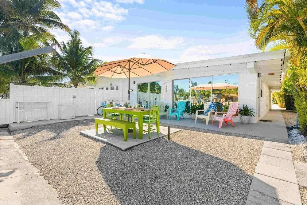 Seabreeze Cove Waterfront Gem 38 Foot Dock Cabana Club