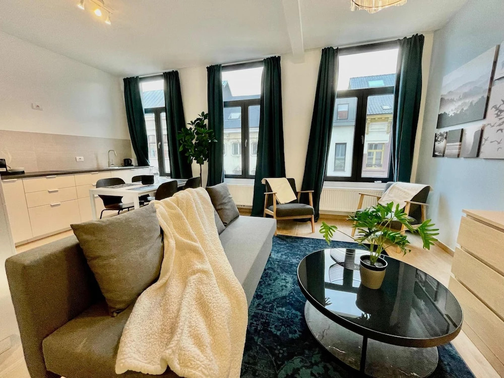 Luxury Dlx 1BR Near Fashion District by Oneluxstay