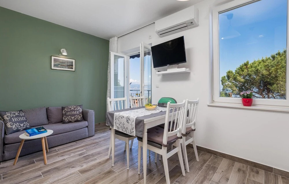 Beautiful Apartment in Lovran With Wifi and 2 Bedrooms