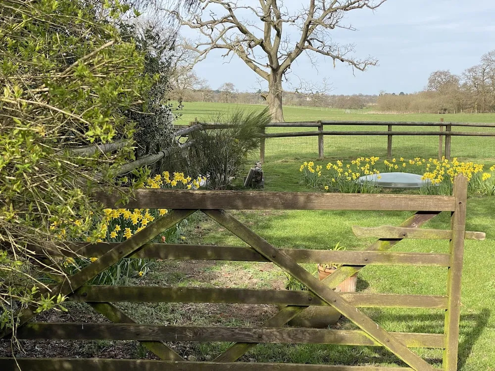 Private Entry Double Bedroom With Beautiful Views!
