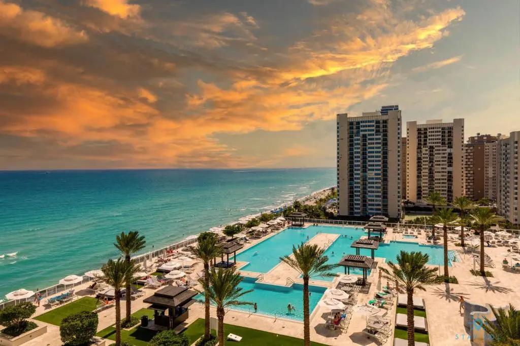 Luxurious Beach Resort 3 BR 3 BA with OCEAN view Insta worthy Pool