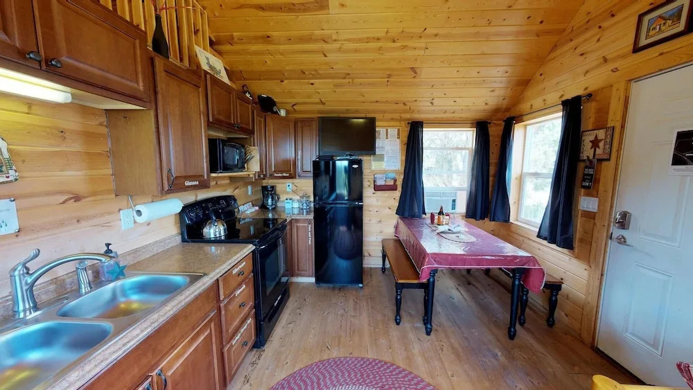 White Cabin Cozy Secluded Cabin