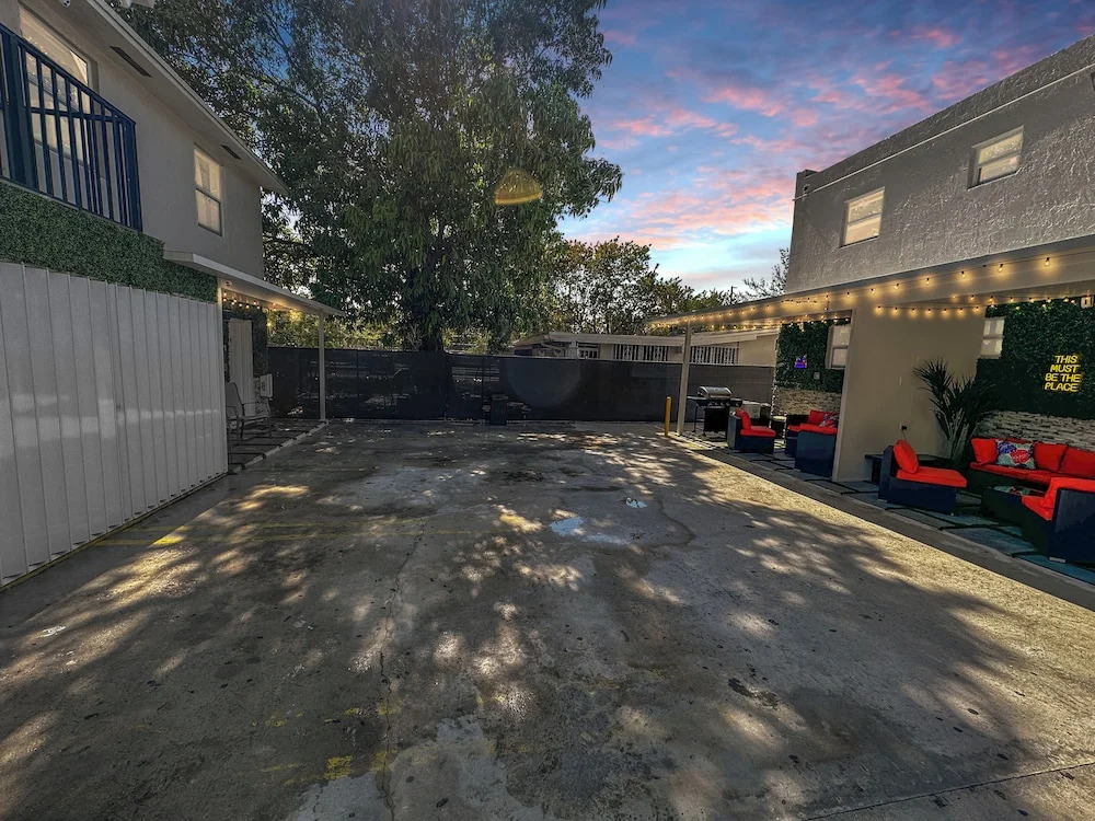 6 to 42 Guests 6 Kitchens Comfort Retreat Heart Wynwood