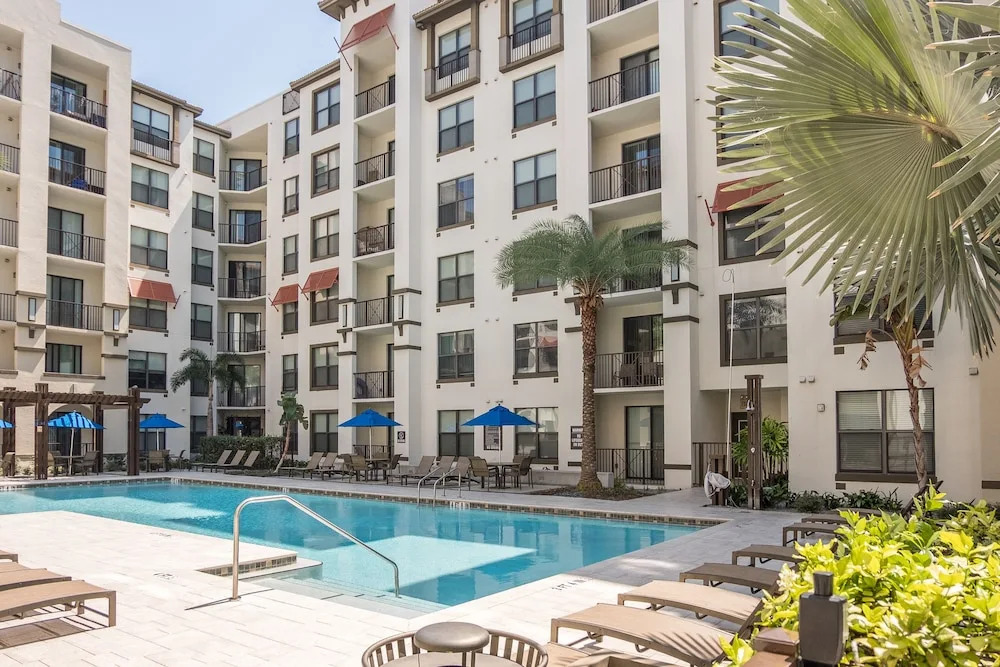 Gorgeous Apartments near Int'l Plaza