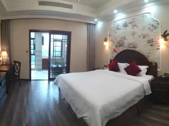 Chunshen Hotel(Tan Xinpei Metro Station, Jiangxia District Government, Wuhan)