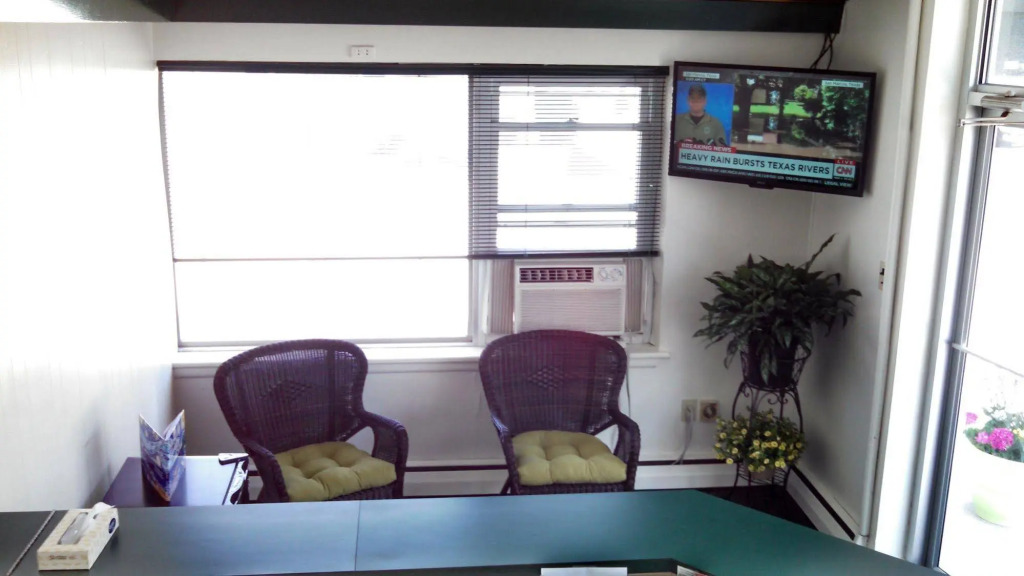 Tradewinds Motel